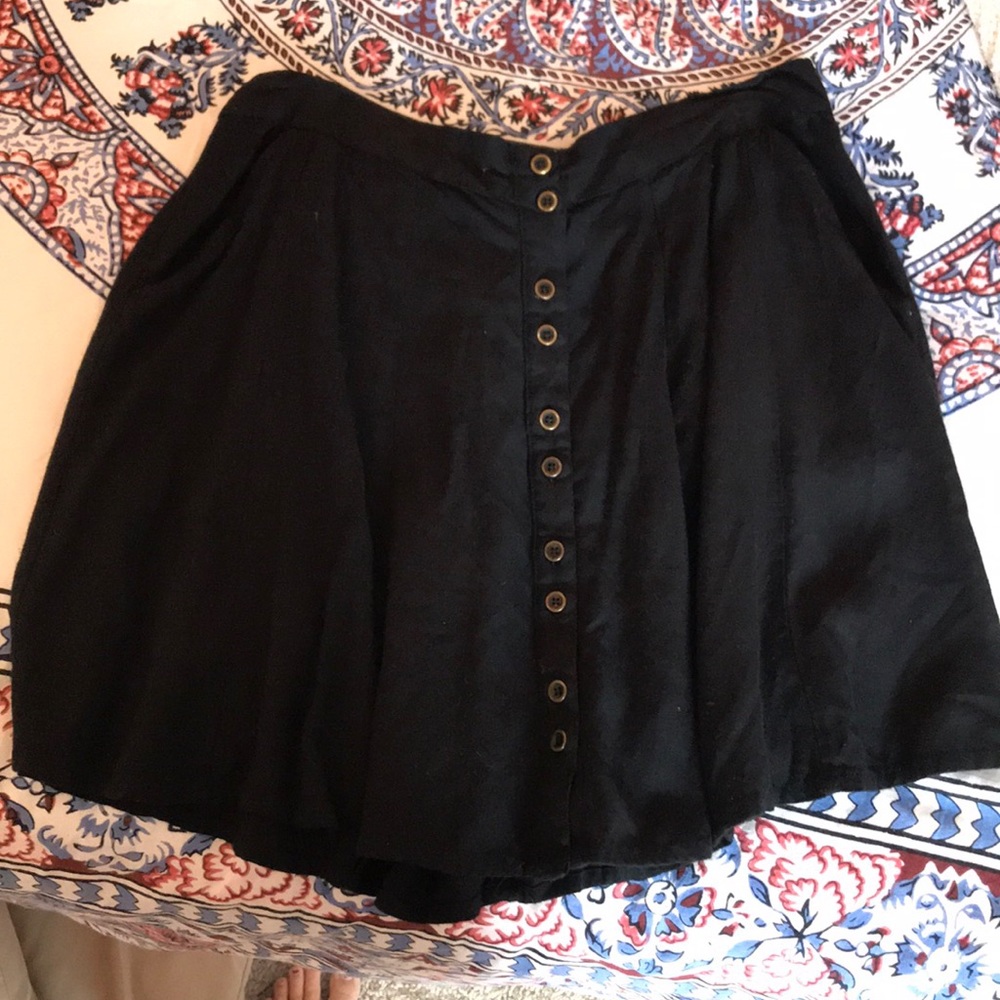 URBAN OUTFITTERS - solid black skater skirt
